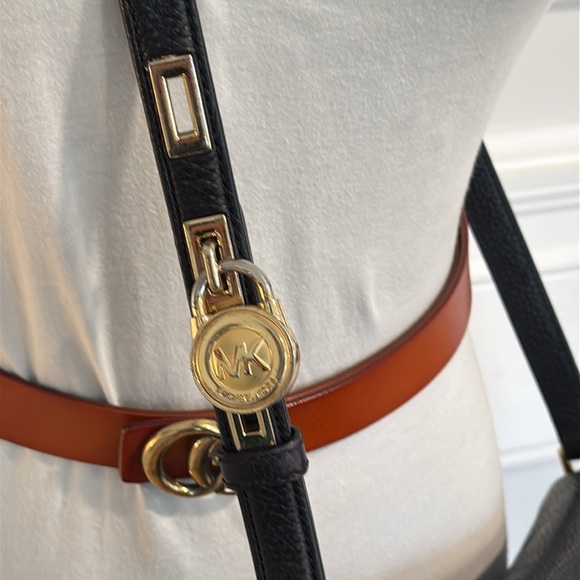 Michael Kors Bag Bedford Crossbody - Picture 10 of 17